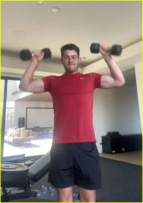 Nick Jonas Looks So Hot While Doing an Upper Body Workout - Watch the ...