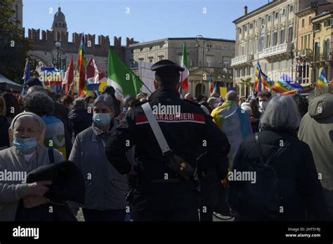 V Rone Cria Non La Guerre Et Demande La Paix D Une Voix Forte