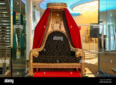 Symbolic image king's throne Stock Photo - Alamy