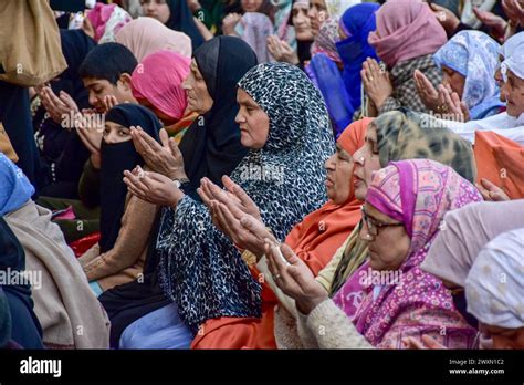 Srinagar India St Apr Kashmiri Muslim Devotees Pray At The