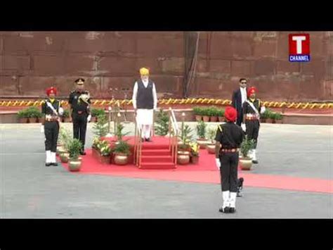 Pm Modi Inspects The Guards Of Honour At Red Fort On Th Independence