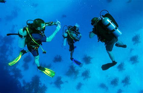 How To Scuba Dive Safely Essential Safety Tips