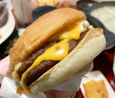 롯데리아 치즈버거로 맛있게 즐기는 비밀 레시피 클릭해서 확인하세요