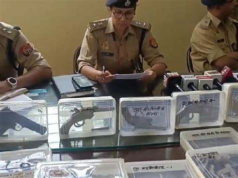 Noida Police Caught A Factory Making Illegal Weapons 4 Arrested During