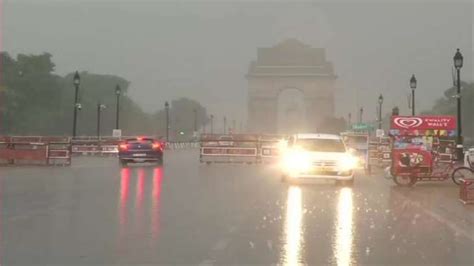 Heavy Rains Thunderstorm Lash Parts Of Delhi Ncr More Downpour Likely India News India Tv