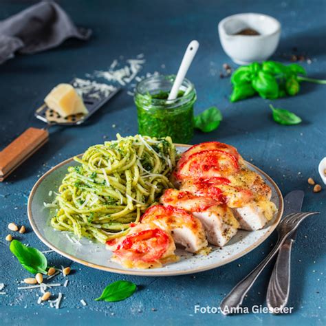 Linguine Pesto Und Berbackenem Tomate Mozzarella H Hnchen