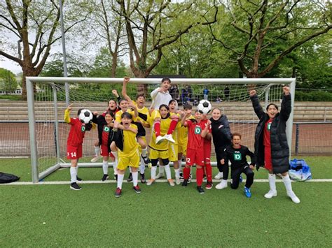 1 PLATZ UND 3 PLATZ BEI DEN FUßBALL STADTMEISTERSCHAFTEN