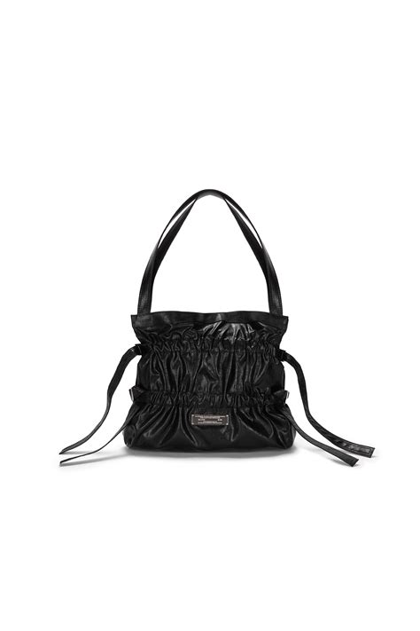 Faux Leather Seashell Bag In Black Matinkim