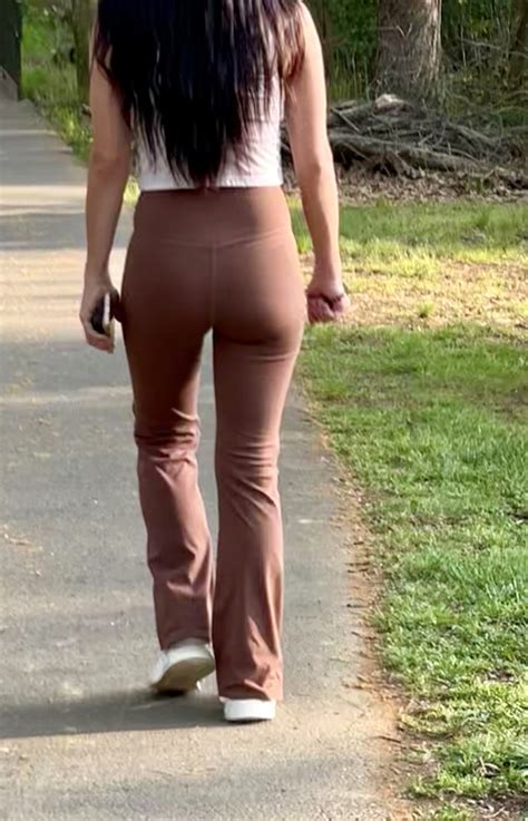 Tight Ass Dark Hair Cutie On Her Walk Forum