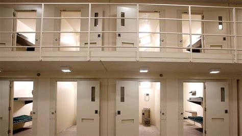 Reform advocates praise falling numbers at Rockford area jails