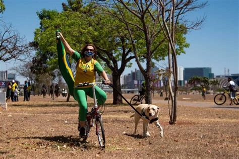 De Setembro Esplanada Recebe Manifestantes Contra E A Favor De