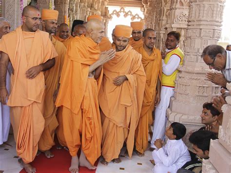 18 October 2016 HH Mahant Swami Maharaj S Vicharan Dhari India