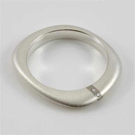 Lode thin band diamond ring