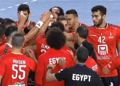 وزير الرياضة يؤازر لاعبي المنتخب الوطني لليد قبل مواجهة المغرب