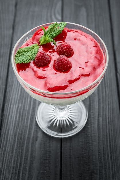 Dessert Italien Traditionnel Panna Cotta La Fraise Et La Vanille