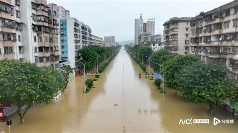 直击：韶关严重洪涝，受困群众乘冲锋舟紧急撤离避险腾讯新闻