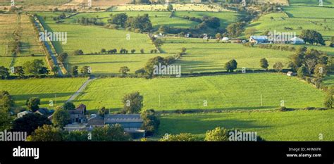 peak district landscape near bakewell Stock Photo - Alamy