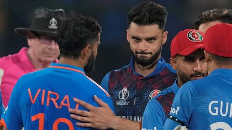 World Cup 2023 Virat Kohli Melts Naveen Ul Haqs Heart With Gesture