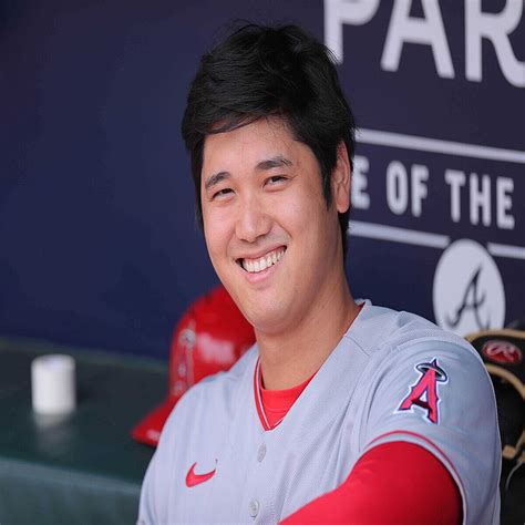 大谷翔平が2度目満票mvpで犬とタッチのほほえましい姿 リモート中継に犬とともに参加のサプライズ 2023年11月17日掲載