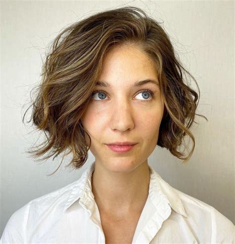 30 Gorgeous Side Part Bobs To Wear In 2024 Wavy Bob Haircuts Wavy