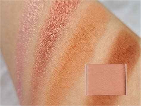 Huda Beauty Light Nude Obsessions Eyeshadow Palette