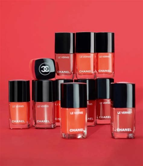 Chanel Makeup Spring 2023 Collection Red