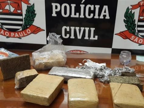 G1 Traficante é Preso Ao Levar Cocaína A Homem Com 2 Mulheres Em