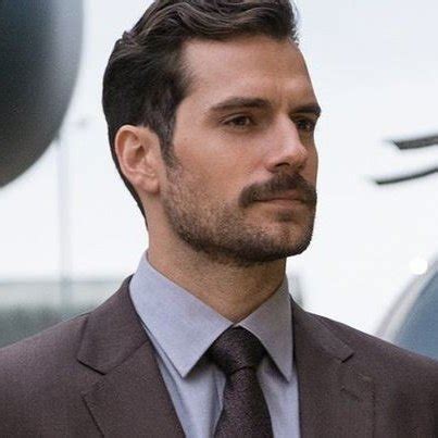 UpdateCharts on Twitter O talentoso e saboroso Henry Cavill está