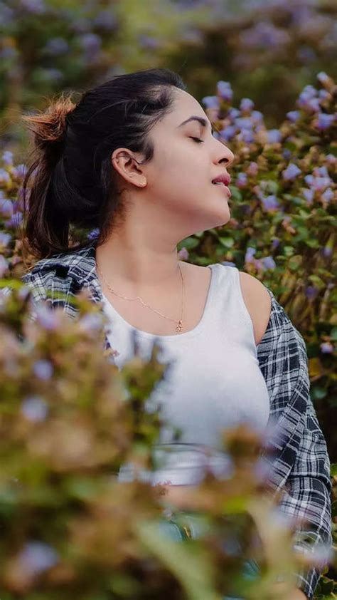 10 Hot Sexy Amrutha Nair Bikini Pics