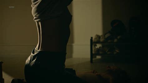 Naked Renate Reinsve In Hvite Gutter