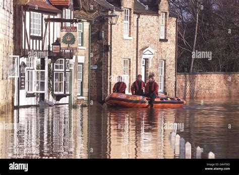 River derwent yorkshire floods hi-res stock photography and images - Alamy