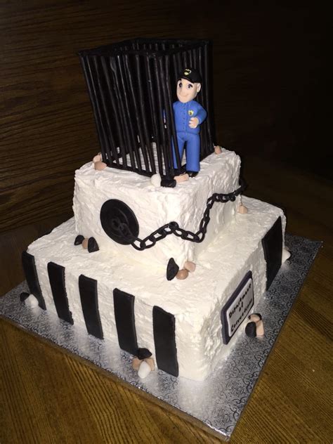 Jail Break Retirement Cake Cakesbytina Tortendekoration Dekoration