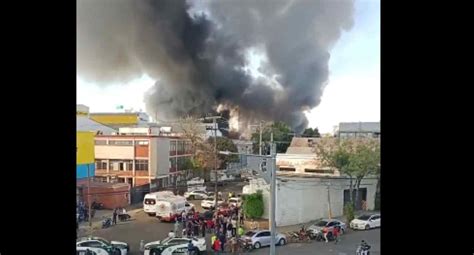 Video Reportan Fuerte Incendio En Una Fábrica De Muebles Azcapotzalco