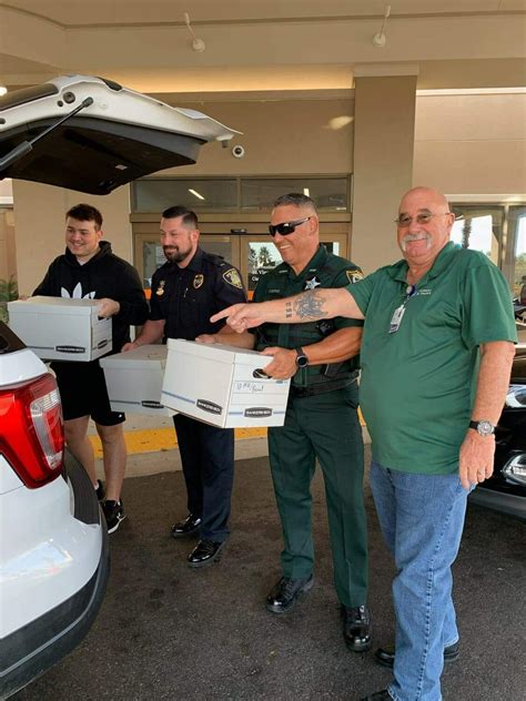 Ascension St Vincents Joins Local Law Enforcement To Feed Hungry