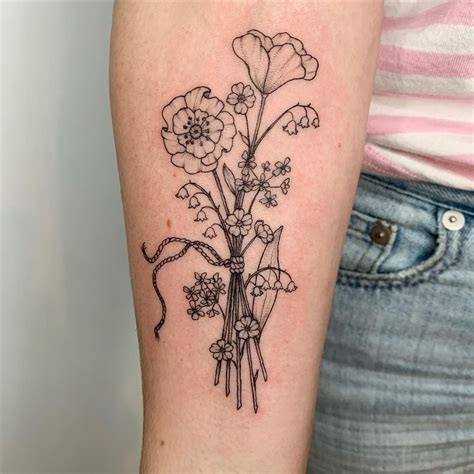 46 Flower Tattoo Ideas From Micro Blossoms To Dramatic Bouquets