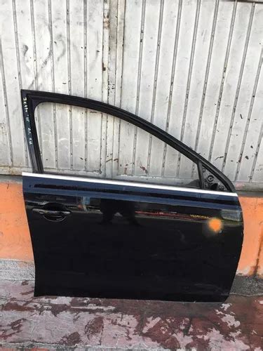 Puerta Delantera Derecha Volkswagen Jetta Con Detalle Meses