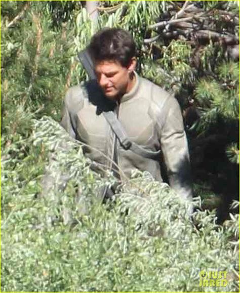 Tom Cruise: 'Oblivion' Set Smiles!: Photo 2685727 | Tom Cruise Photos | Just Jared ...