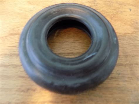 Fuel Tank Filler Neck Grommet 71 72 Chevy GMC Truck Gas Seal C10