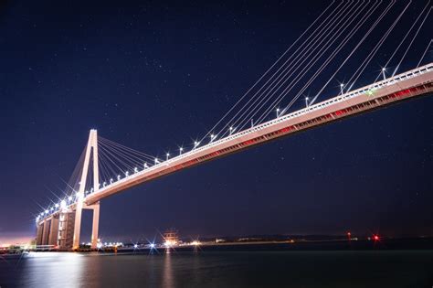 夜明けの新湊大橋 - 光と風と薔薇と