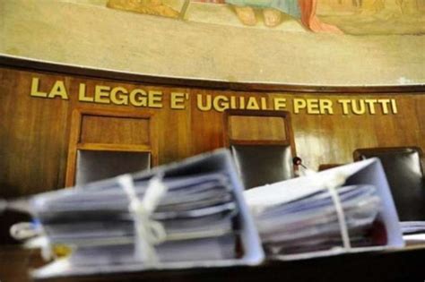 Revenge Porn Maestra Perse Il Lavoro Per Le Foto Hard La Procura Chiede Condanne MeteoWeek