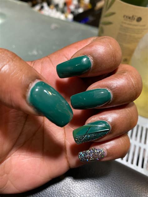 Hunter Green With Designs Simple Gel Nails Green Nails Hunter Green