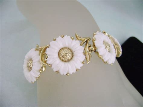 Vintage Trifari Lucite Daisy Flower Bracelet And Earrings River Road