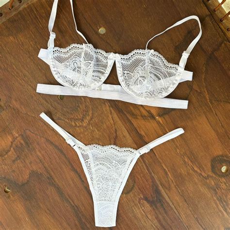 Conjunto Lingerie Sexy Gringa Calcinha e Sutiã Meia Taça de Renda