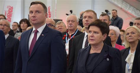 Beata Szydło i prezydent mają nowe propozycje dla strajkujących nauczycieli