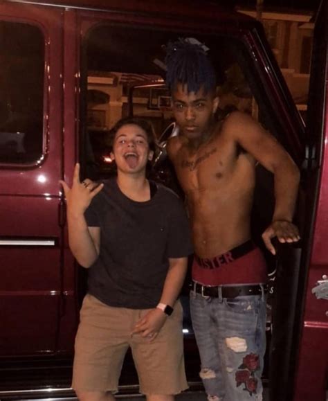 Does anyone know the jeans X is wearing in these pics? : r/XXXTENTACION