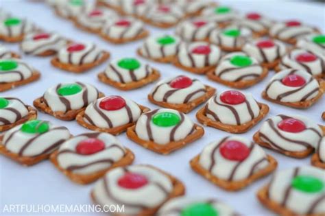 Christmas Pretzel Hugs M&M Treats - Artful Homemaking