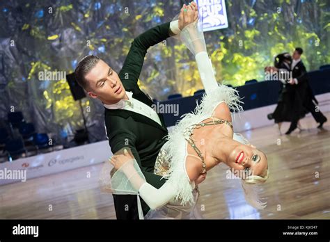 dancers dancing standard dance Stock Photo - Alamy