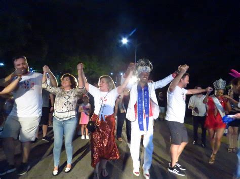 Tradi O E Simbolismo Desfile De Carnaval Encanta Moradores Em Joinville