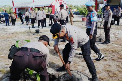 Sambut Hari Bhayangkara Polisi Giat Tanam Pohon Prokalteng