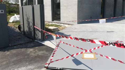 Treviso bimbo di 4 anni travolto dal cancello di casa è in condizioni